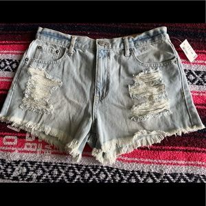 Aero Cheeky Short
